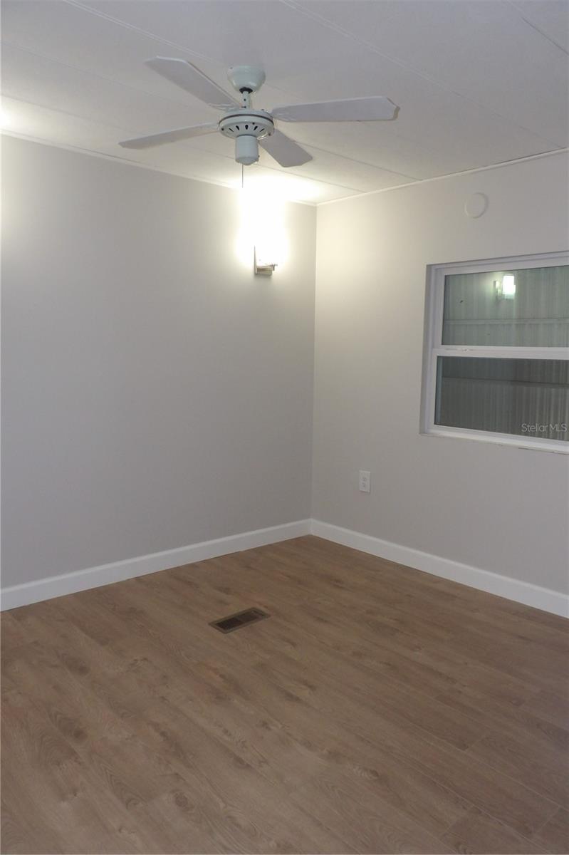 Listing photo id 17 for 6608 Roosevelt Drive