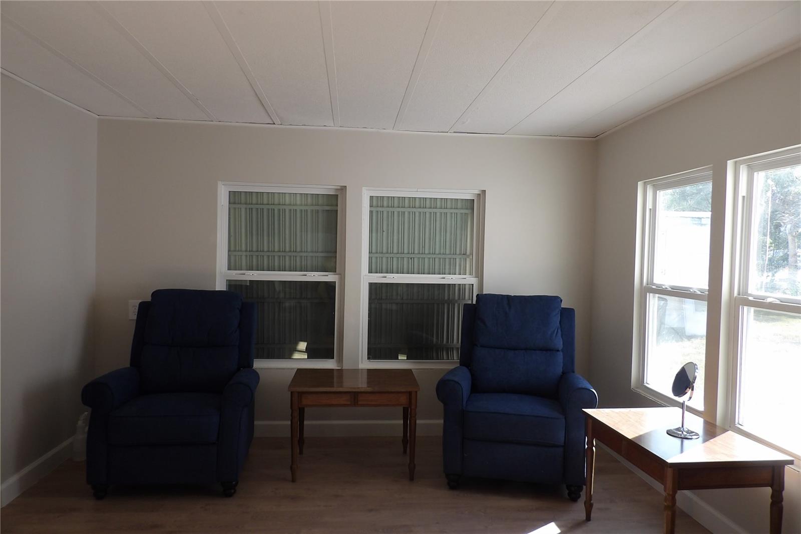 Listing photo id 3 for 6608 Roosevelt Drive