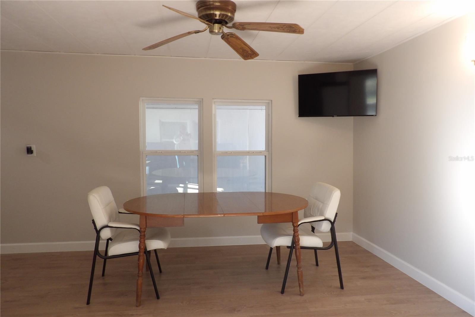 Listing photo id 5 for 6608 Roosevelt Drive