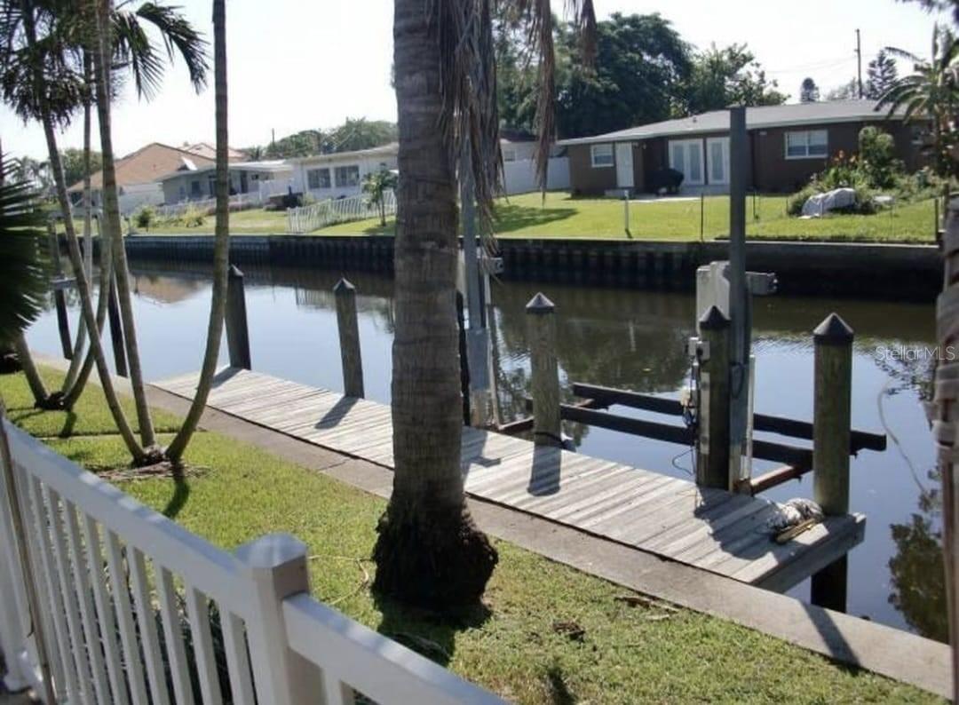 Details for 9570 Sun Isle Drive Ne, ST PETERSBURG, FL 33702