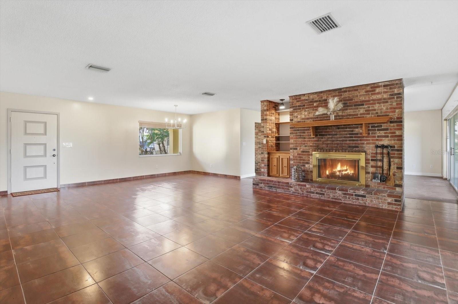 Image 11 of 52 For 870 Country Club Drive