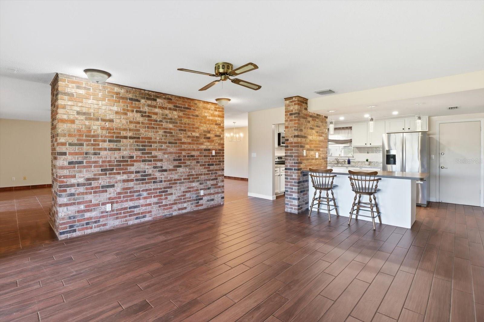 Image 13 of 52 For 870 Country Club Drive