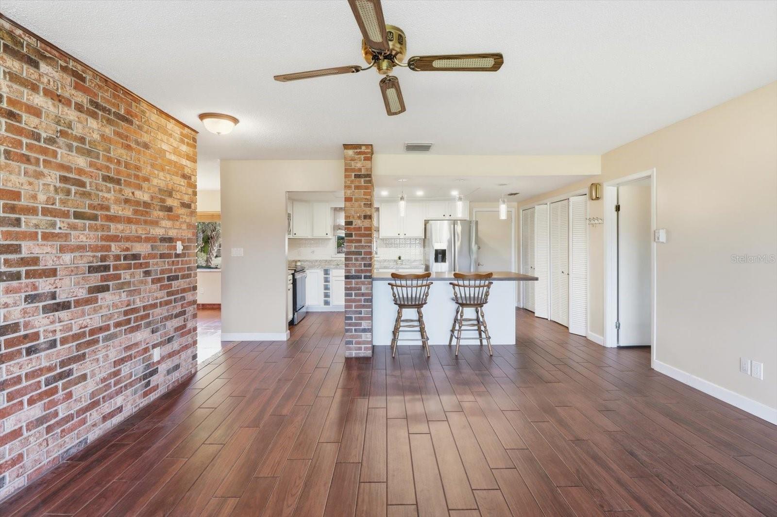 Image 14 of 52 For 870 Country Club Drive