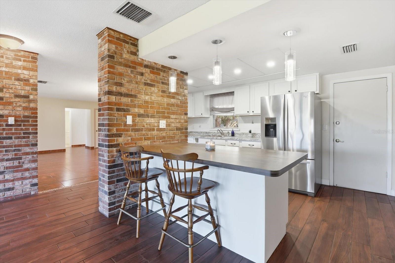 Image 15 of 52 For 870 Country Club Drive