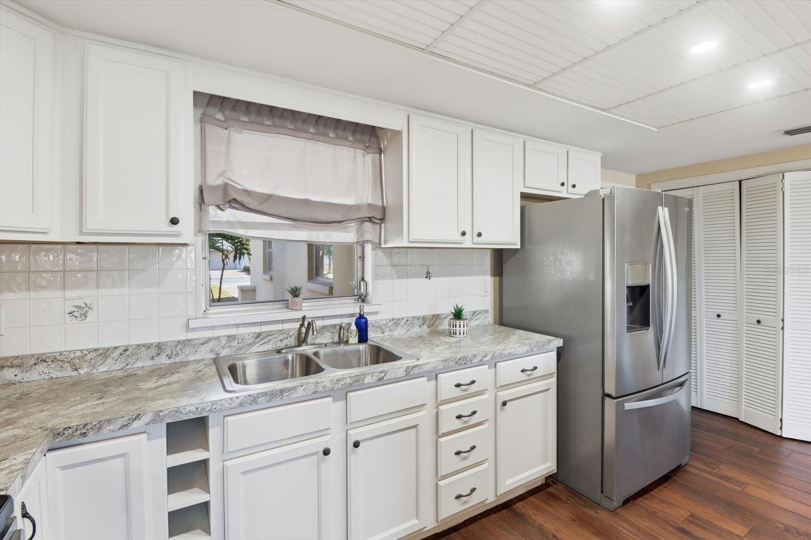 Image 18 of 52 For 870 Country Club Drive