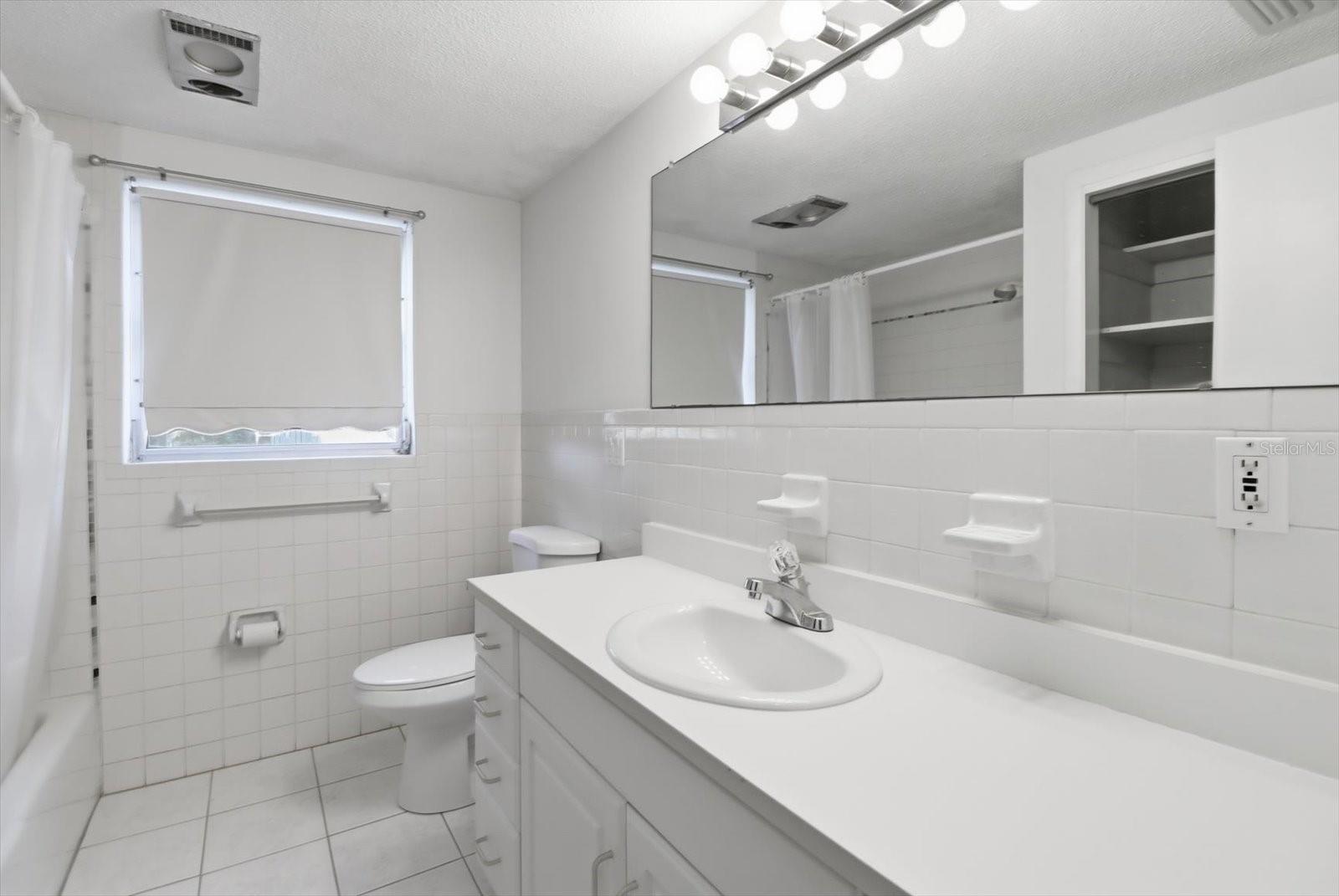 Image 23 of 52 For 870 Country Club Drive