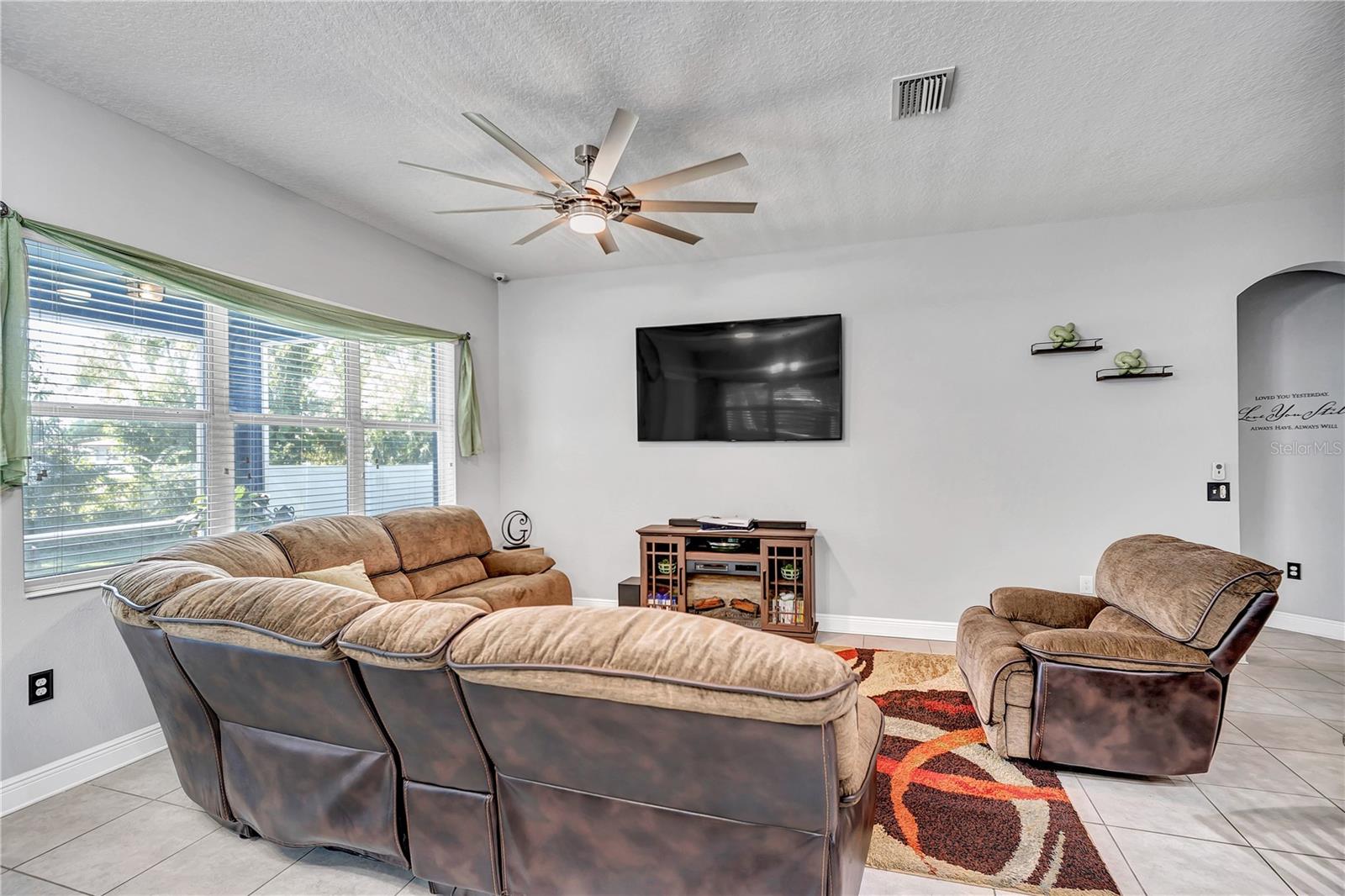 Image 14 of 51 For 2806 Saint Isabel Street