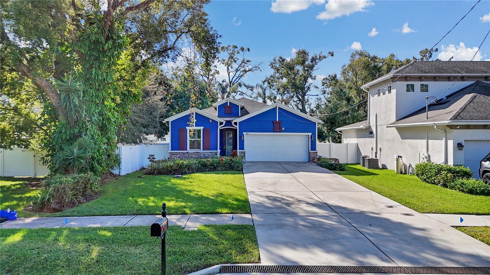 Image 4 of 51 For 2806 Saint Isabel Street