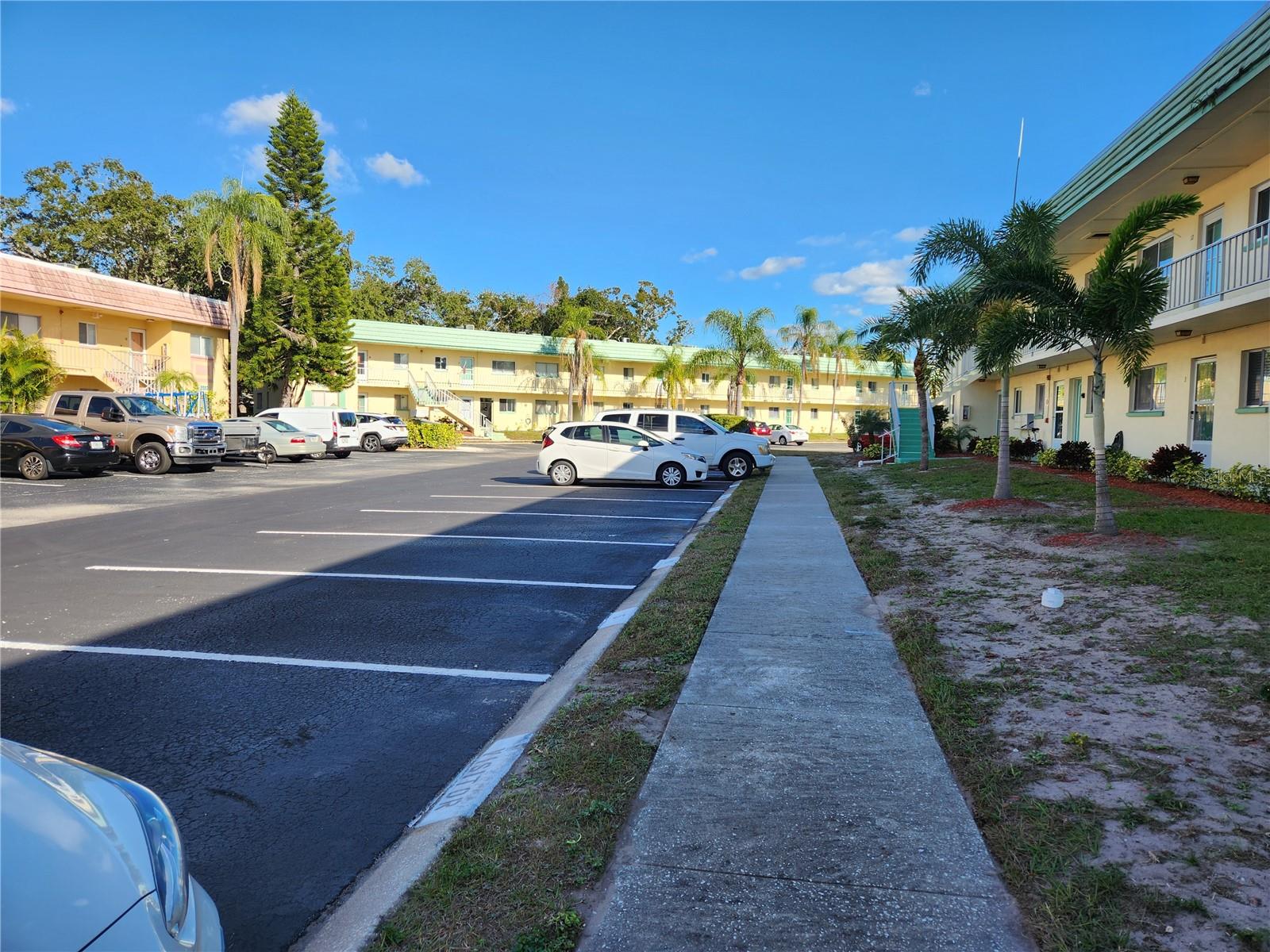 Image 4 of 40 For 2001 Greenbriar Boulevard 6