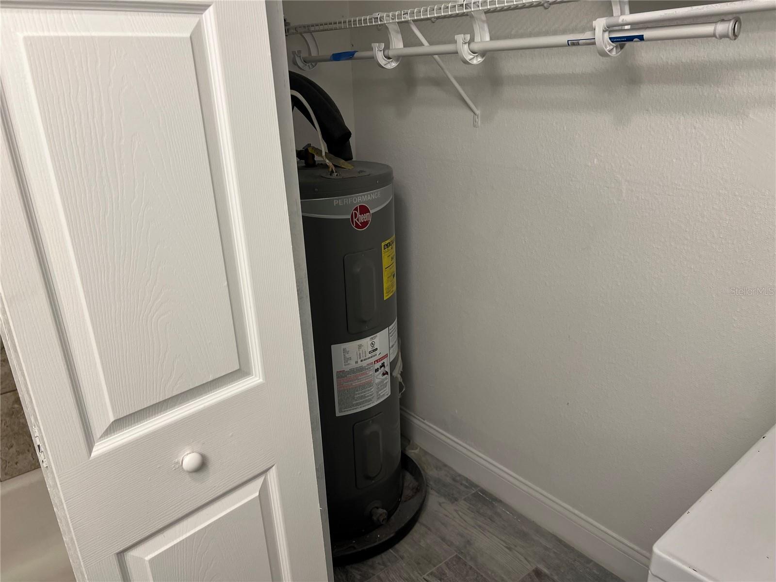 Image 4 of 8 For 920 Maydell Drive A