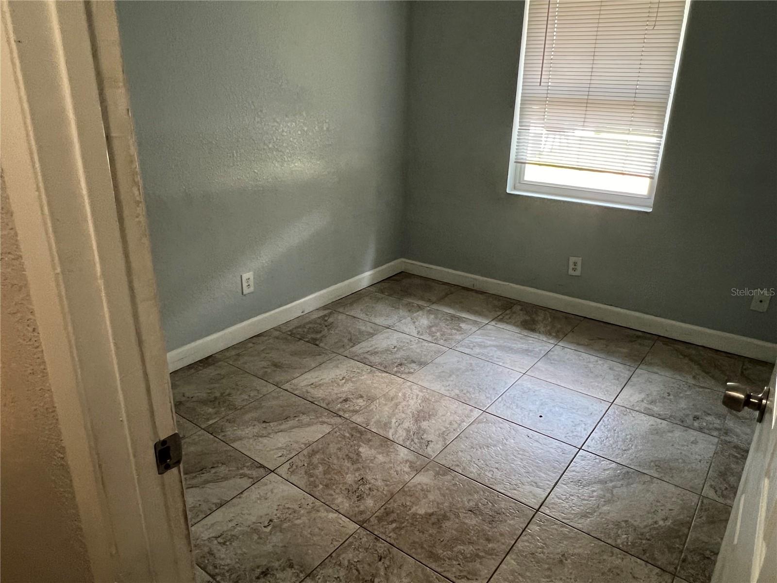 Image 5 of 8 For 920 Maydell Drive A