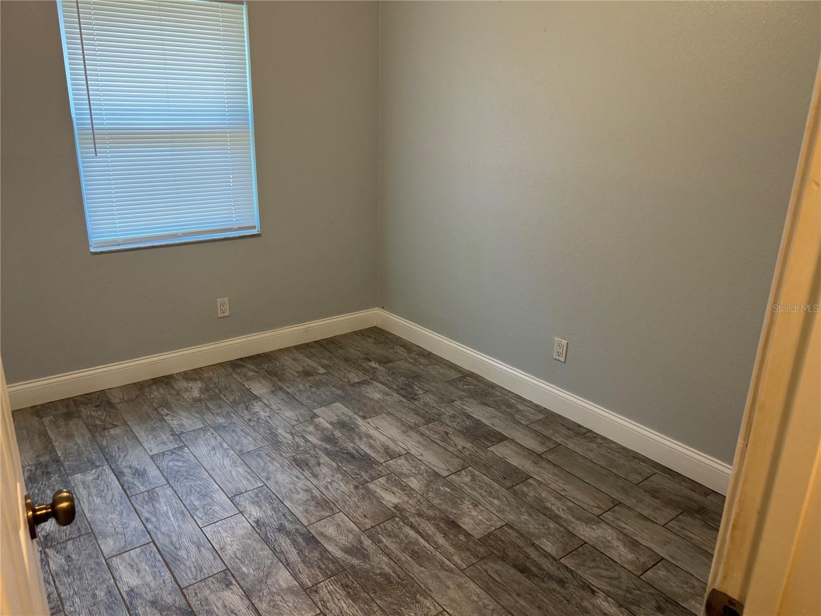 Image 7 of 8 For 920 Maydell Drive A