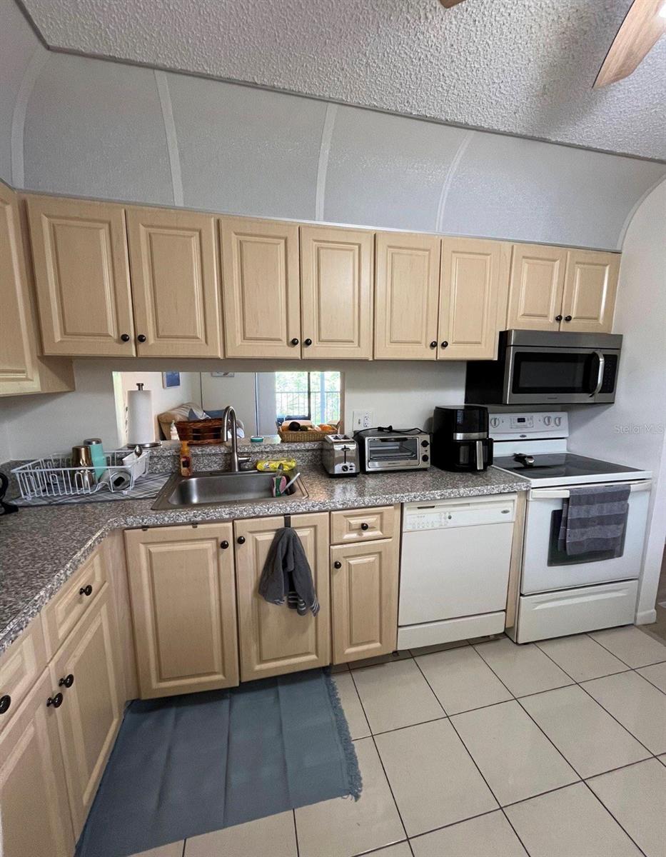 Image 8 of 13 For 5130 Las Verdes Circle 305