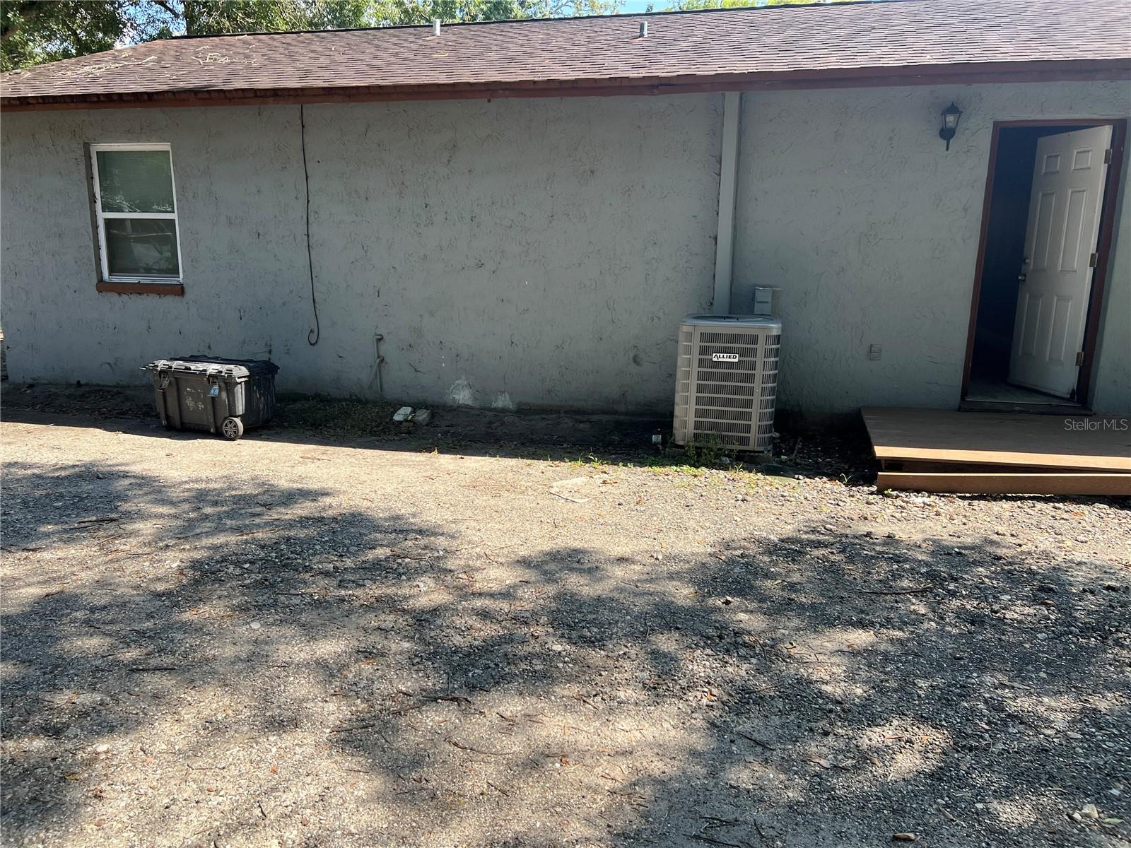 Image 6 of 7 For 920 Maydell Drive B