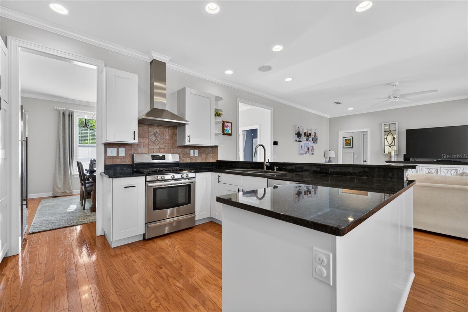 Image 12 of 52 For 3117 Euclid Avenue