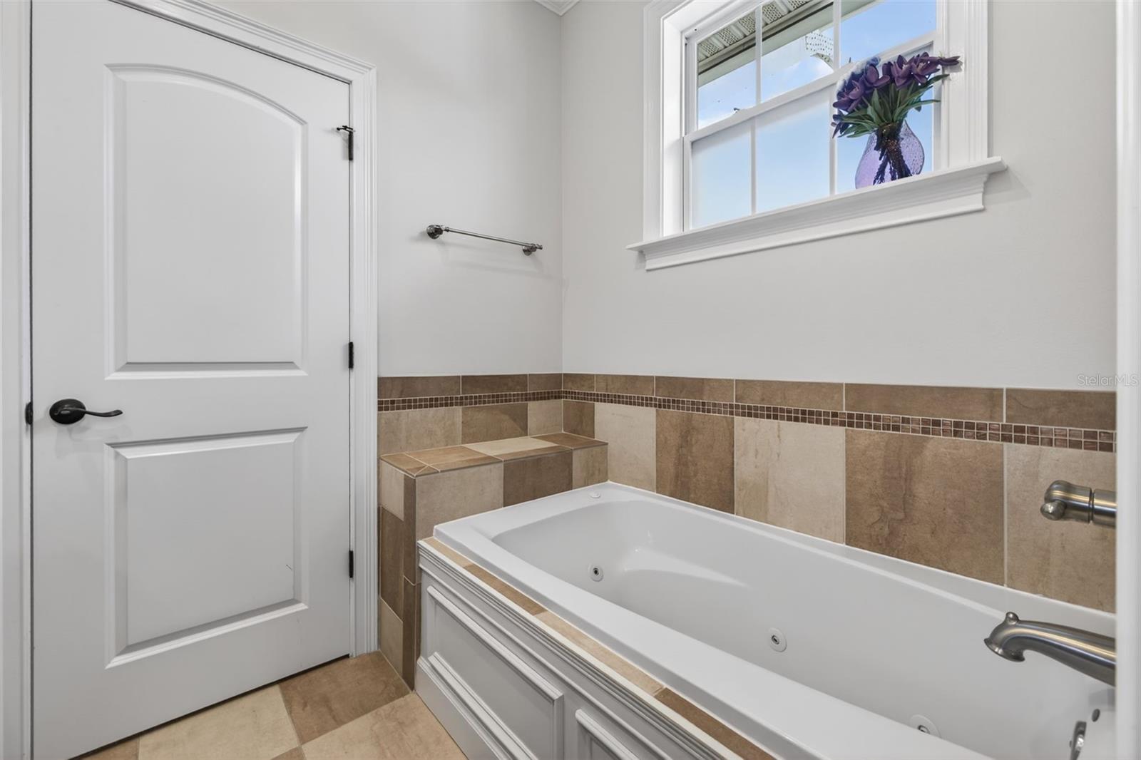 Image 21 of 52 For 3117 Euclid Avenue