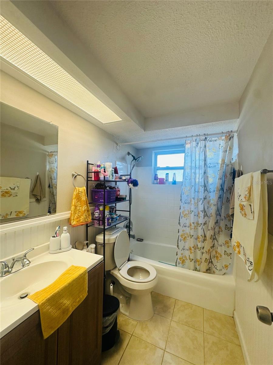 Image 19 of 30 For 3347 Roxbury Drive