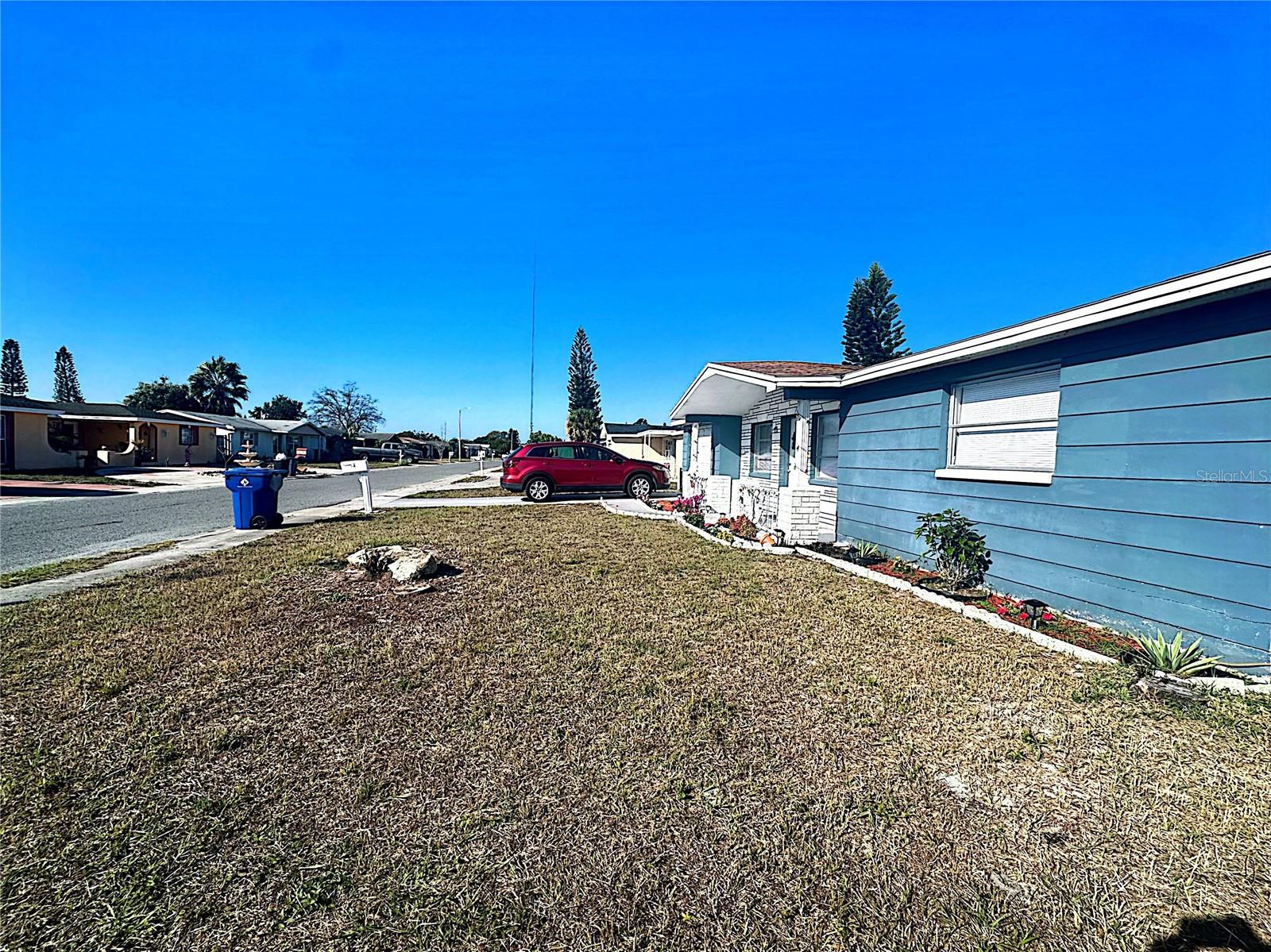 Image 5 of 30 For 3347 Roxbury Drive