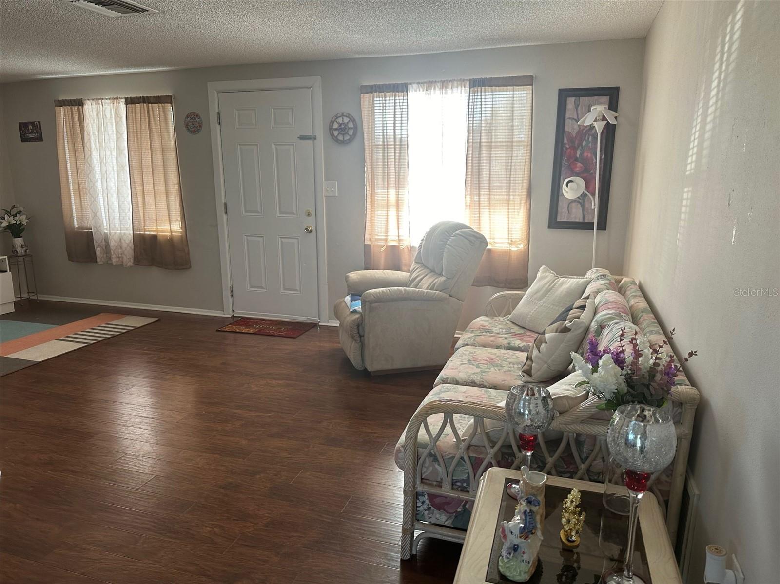 Image 8 of 30 For 3347 Roxbury Drive