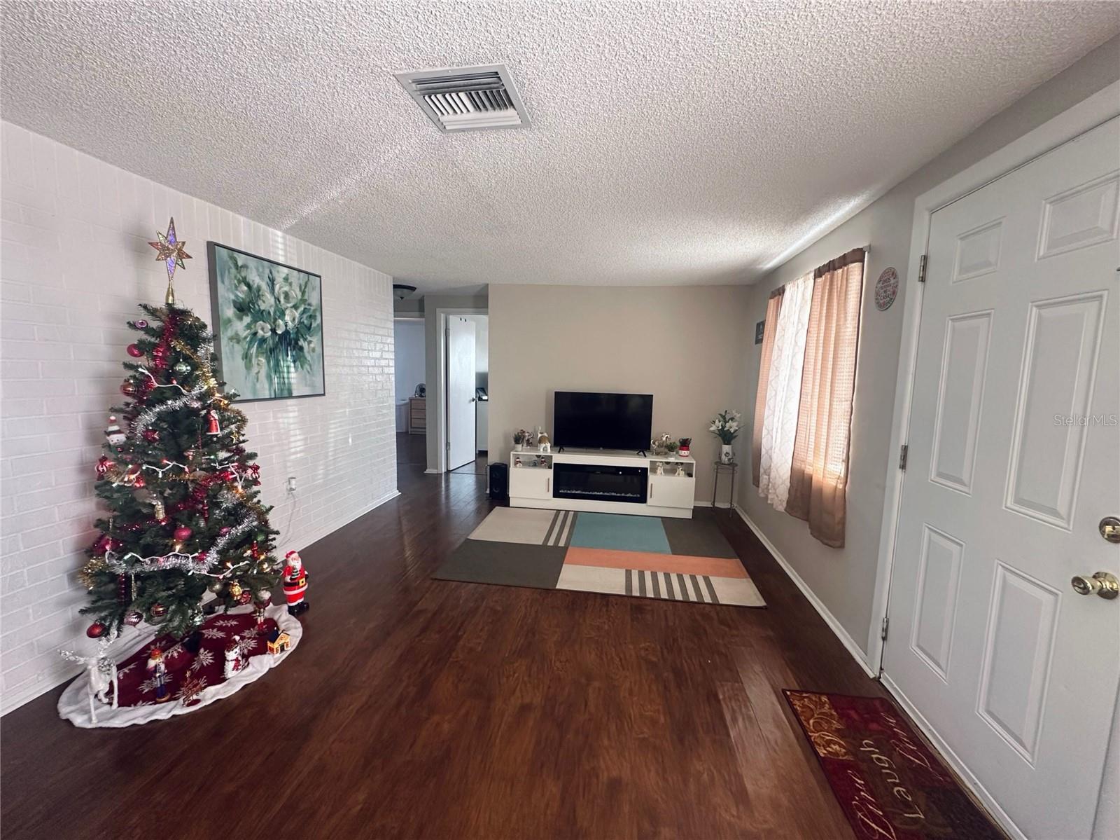 Image 9 of 30 For 3347 Roxbury Drive