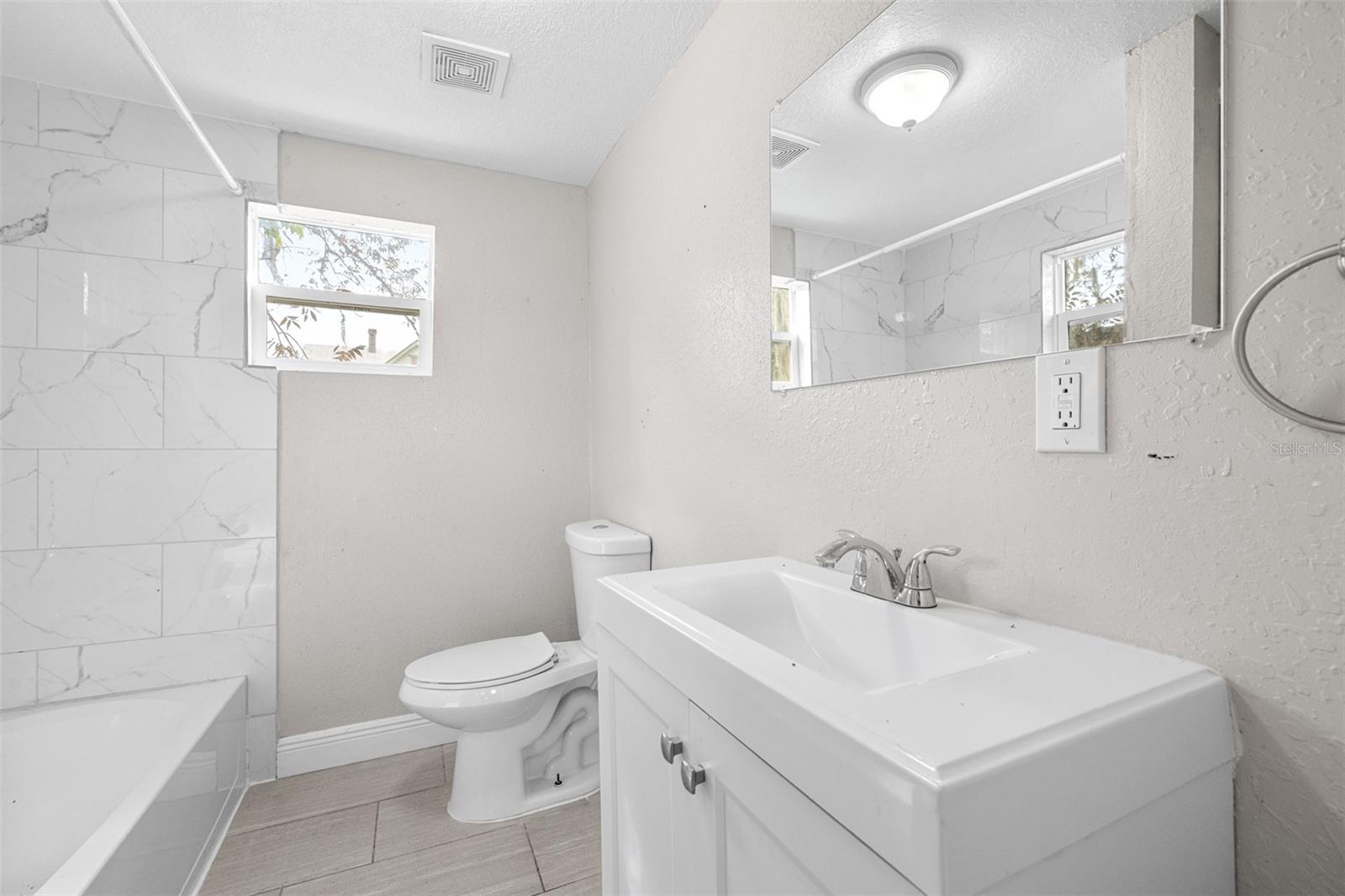 Image 27 of 54 For 440 L B Brown Avenue