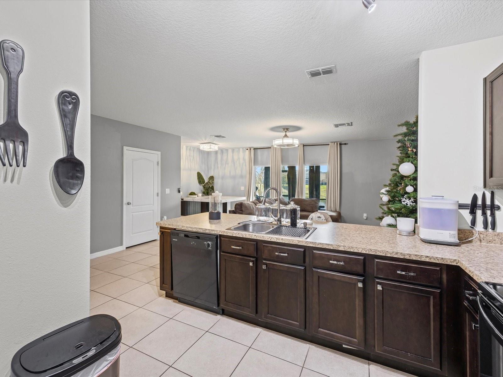 Image 7 of 21 For 347 Arbor Lakes Drive