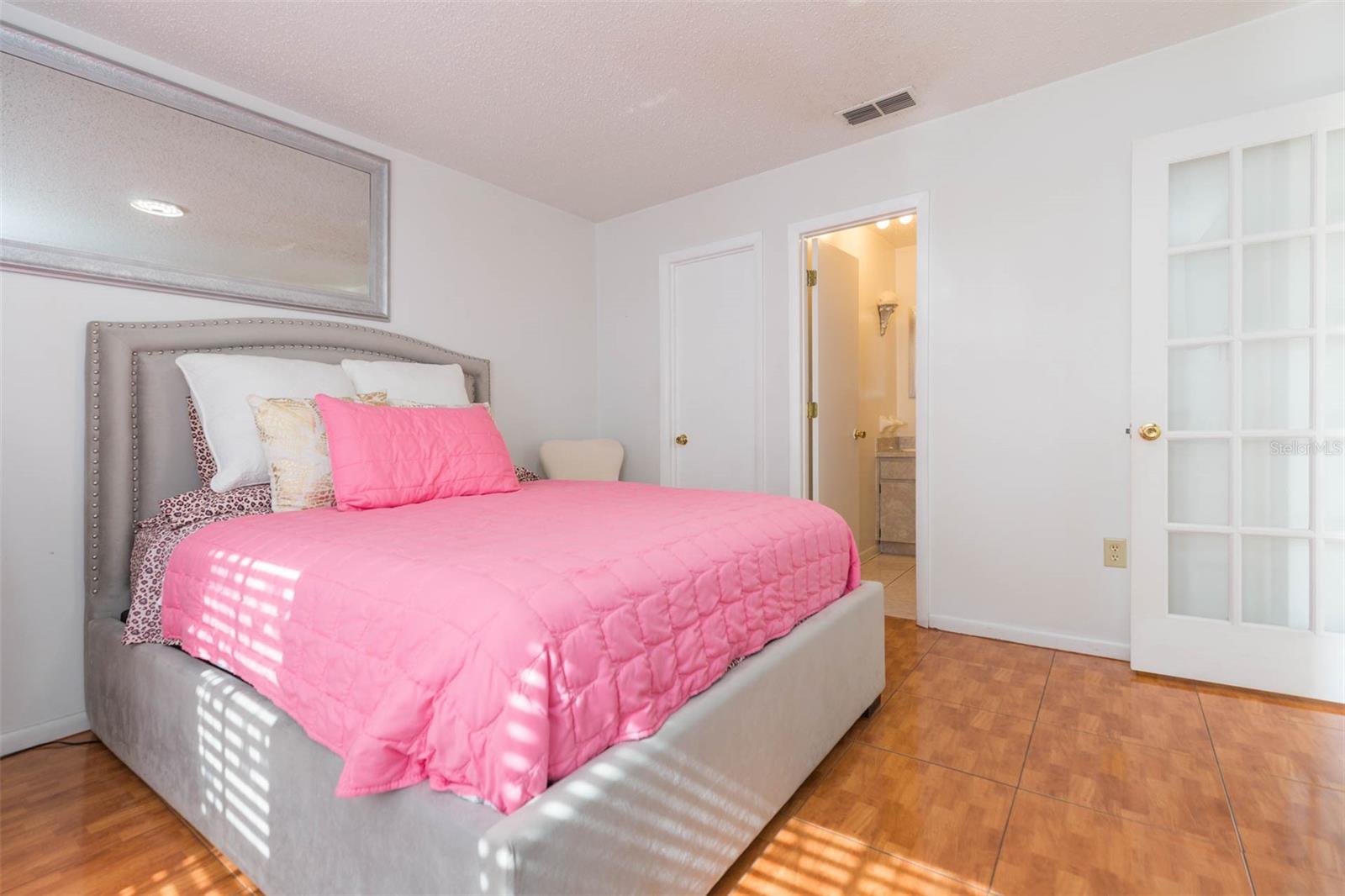 Image 17 of 35 For 2212 Columbus Drive