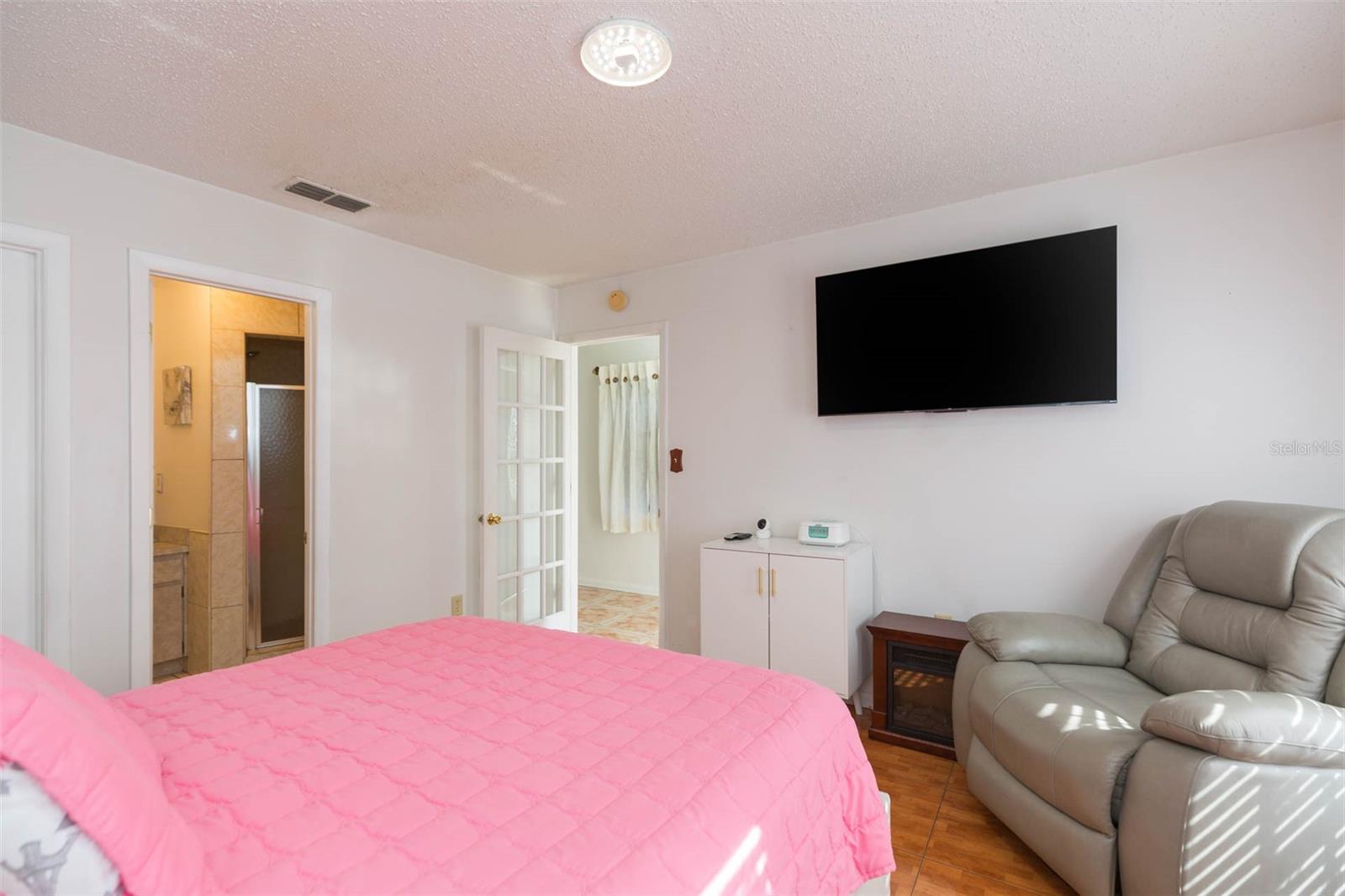 Image 18 of 35 For 2212 Columbus Drive