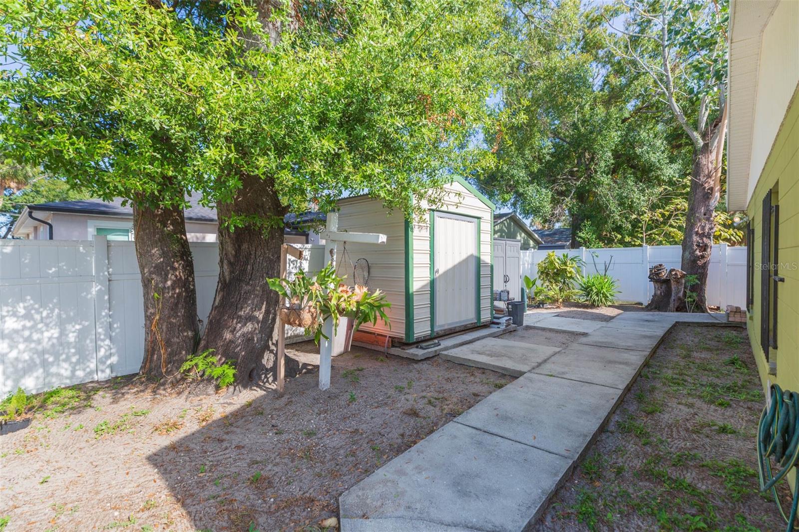 Image 28 of 35 For 2212 Columbus Drive