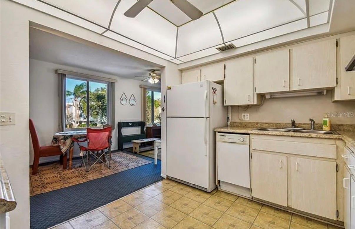 Image 10 of 41 For 2404 Florentine Way 32