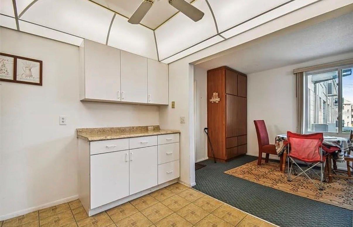 Image 11 of 41 For 2404 Florentine Way 32