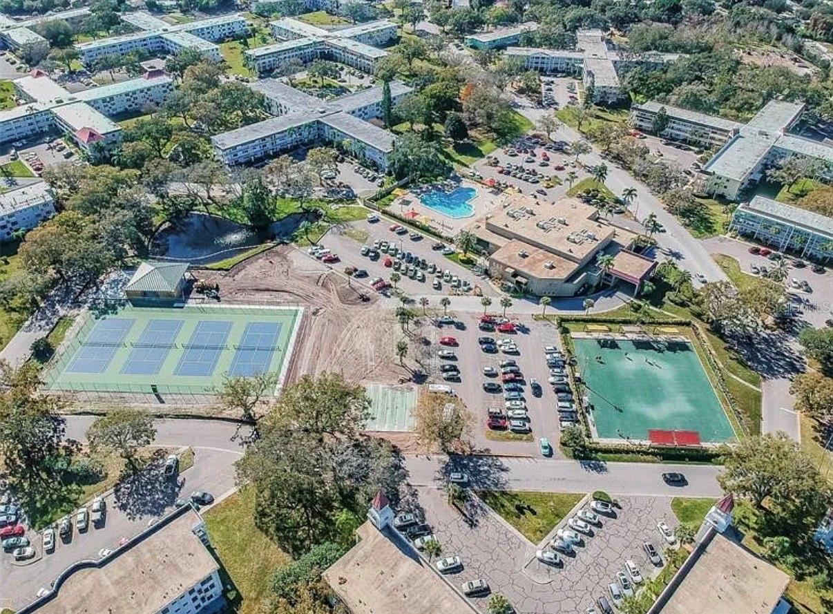 Image 19 of 41 For 2404 Florentine Way 32