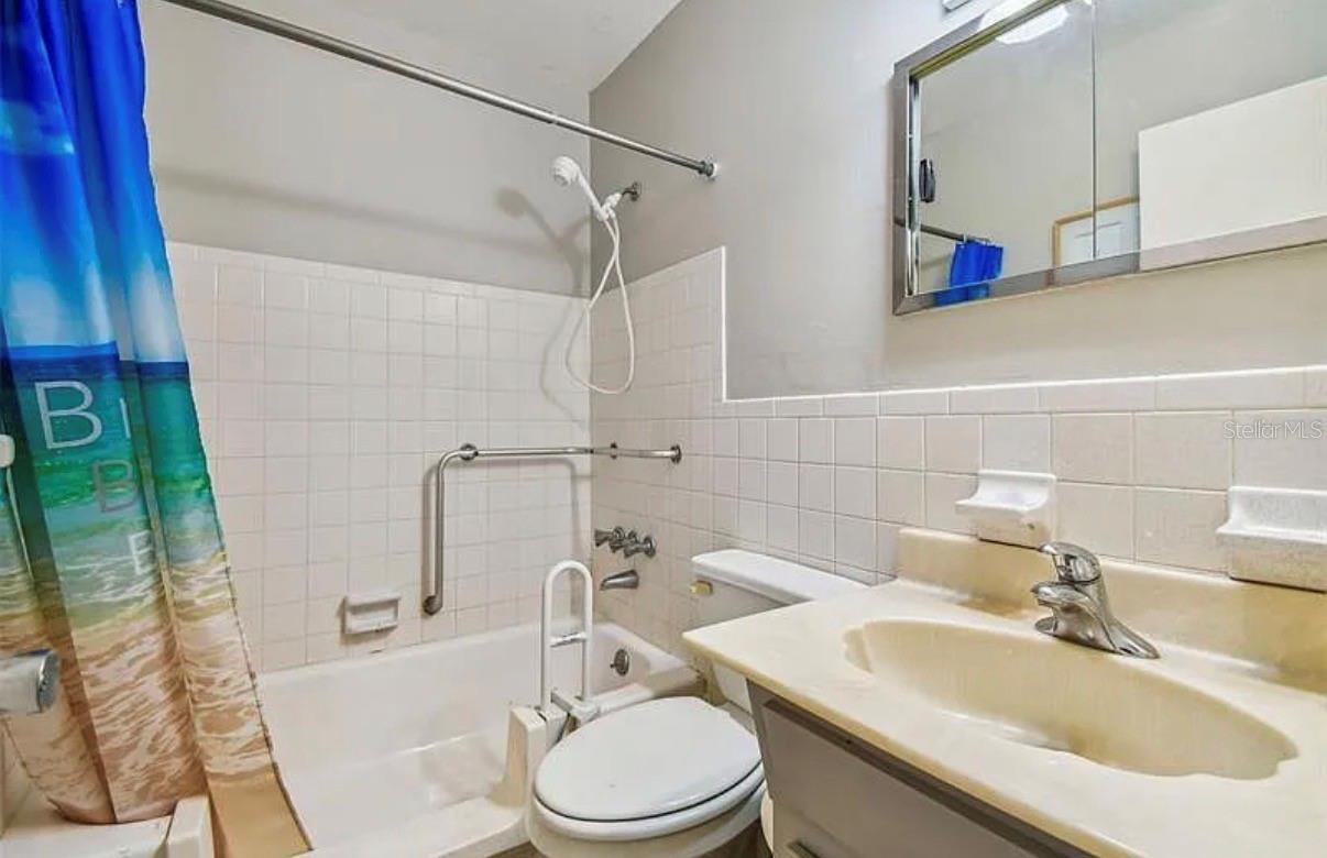 Image 20 of 41 For 2404 Florentine Way 32