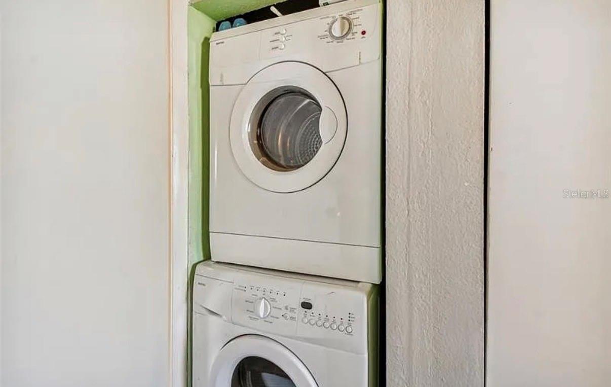 Image 21 of 41 For 2404 Florentine Way 32