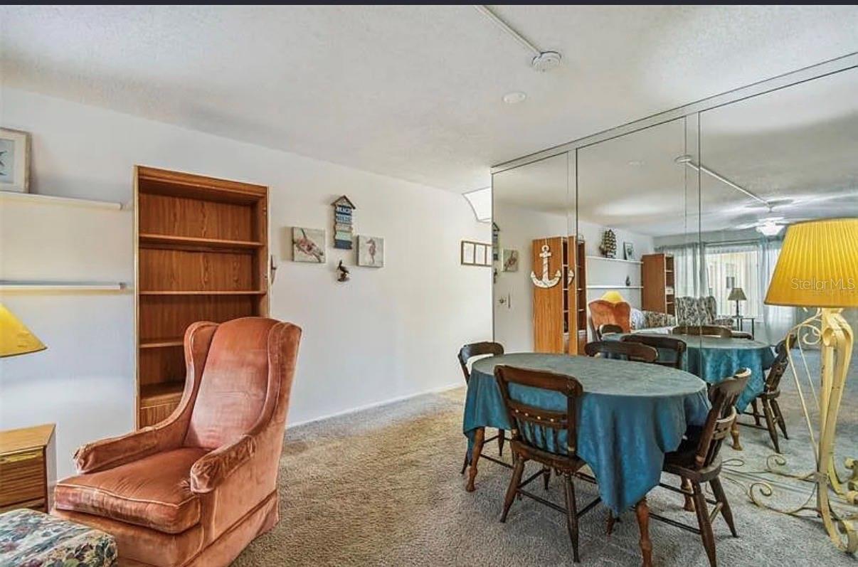 Image 5 of 41 For 2404 Florentine Way 32