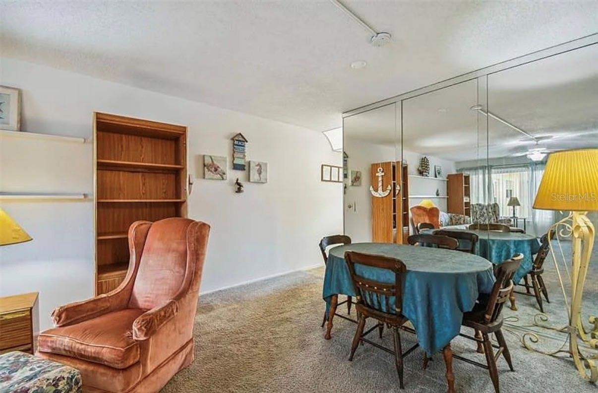 Image 6 of 41 For 2404 Florentine Way 32