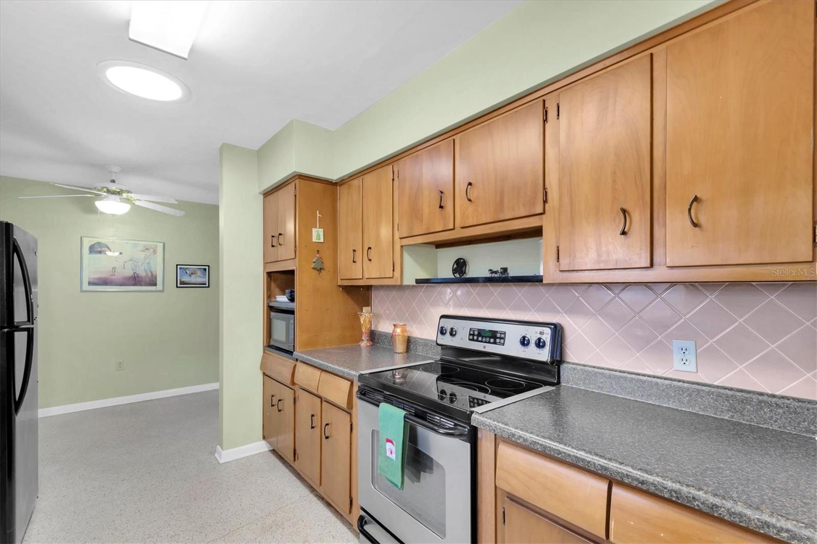 Image 10 of 29 For 1824 Chateau Drive W