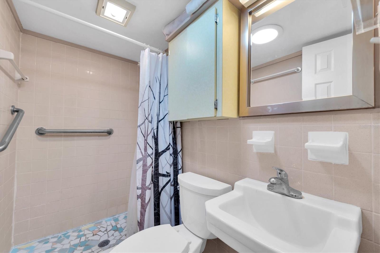 Image 17 of 29 For 1824 Chateau Drive W