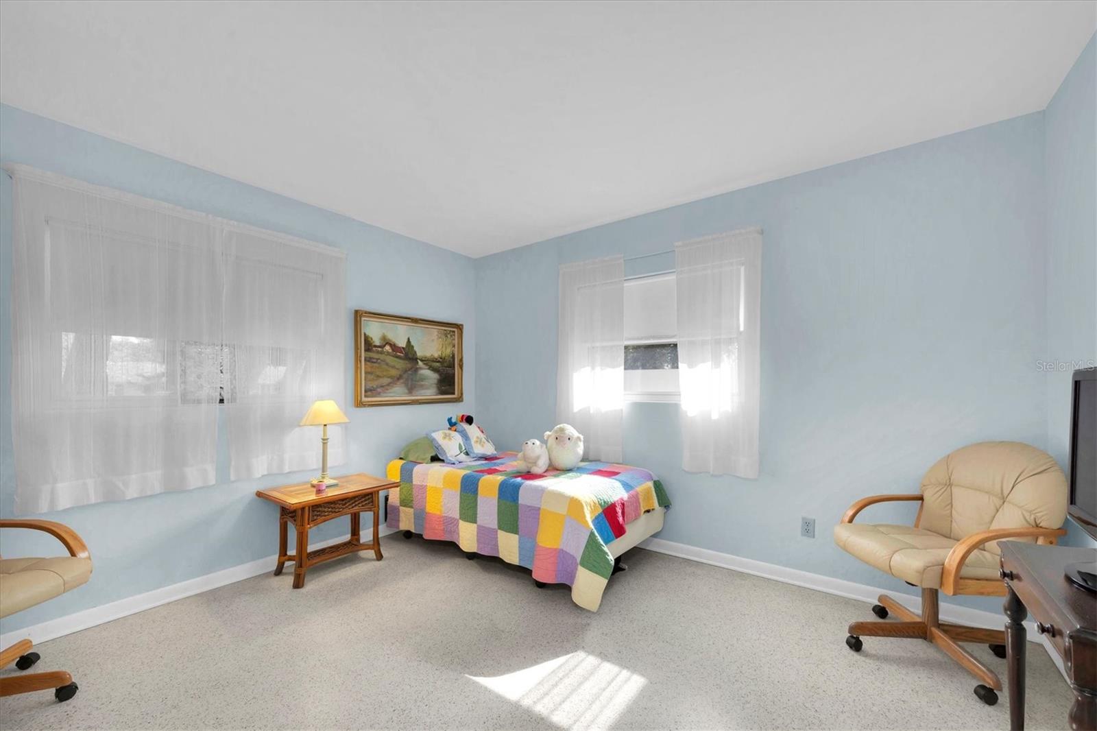 Image 19 of 29 For 1824 Chateau Drive W