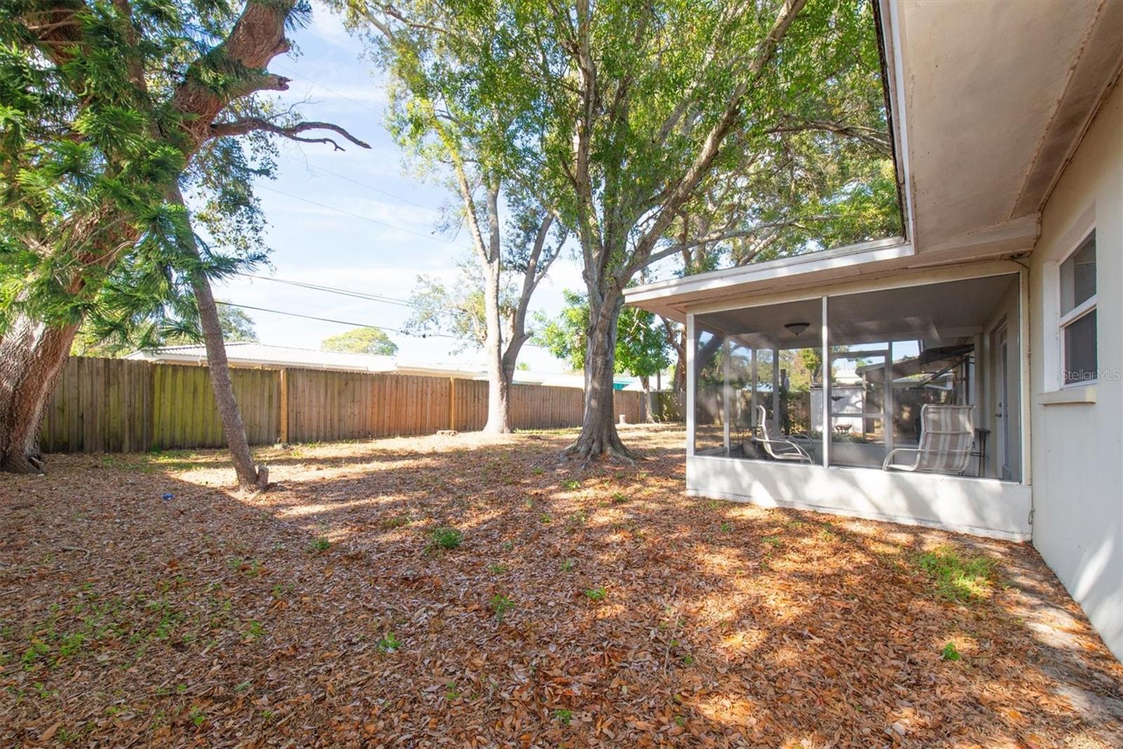 Image 24 of 29 For 1824 Chateau Drive W