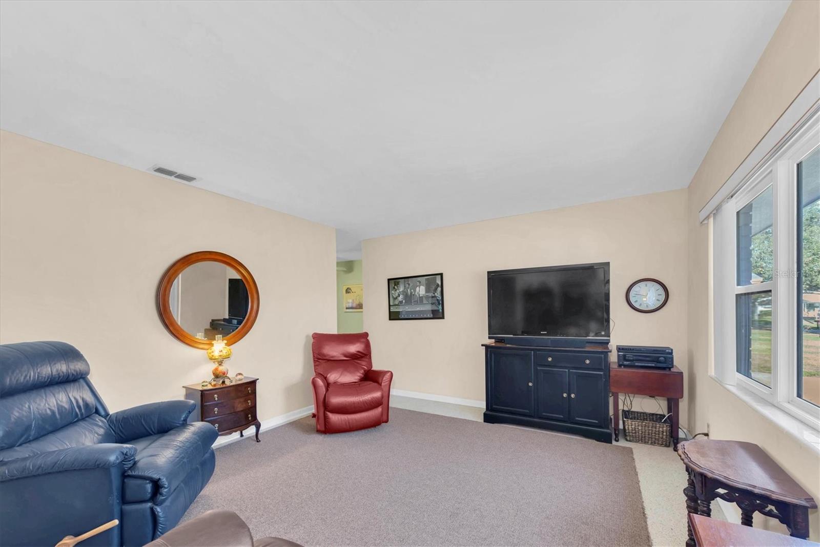 Image 4 of 29 For 1824 Chateau Drive W