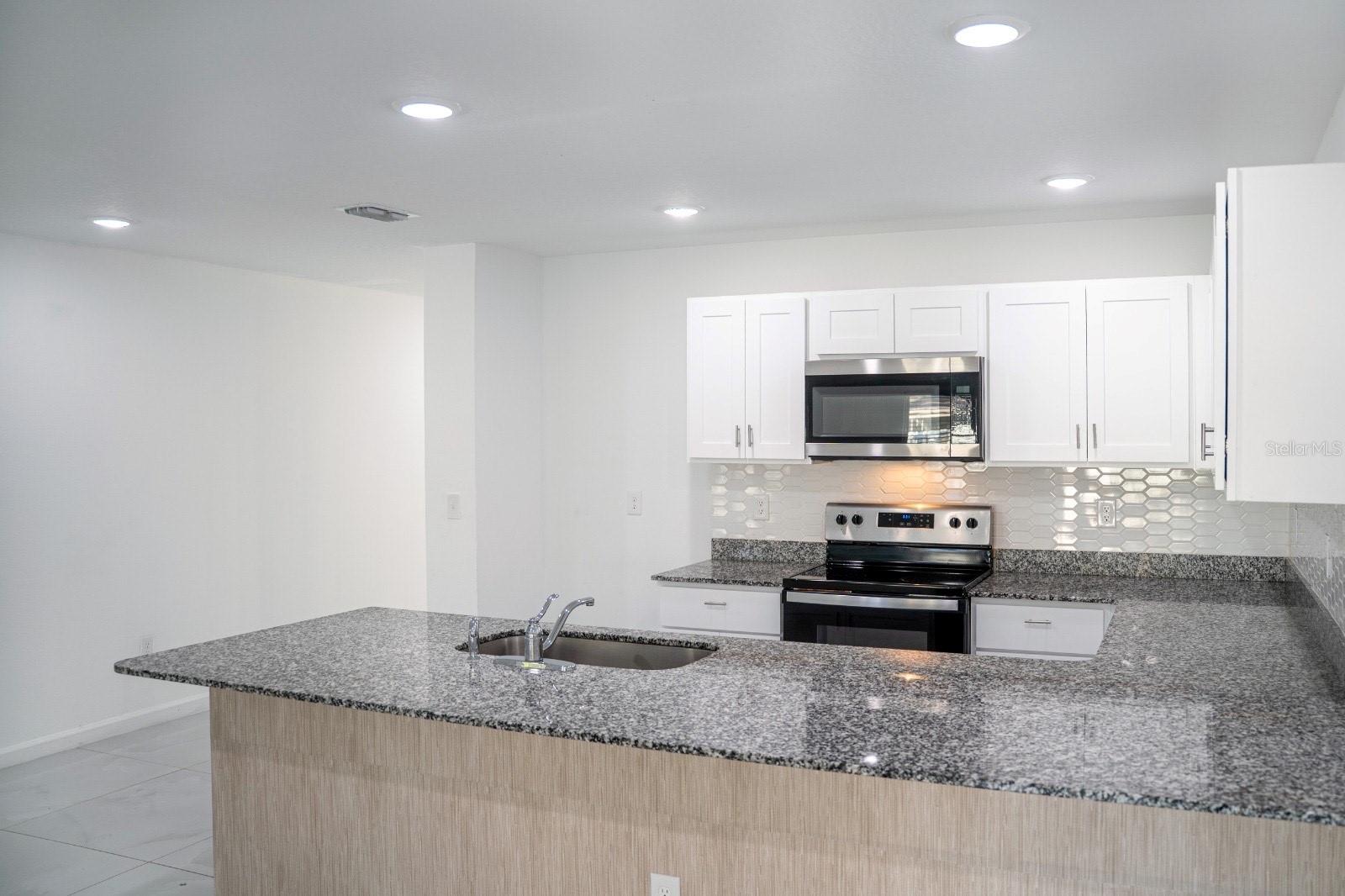 Image 3 of 5 For 8303 Begonia Street