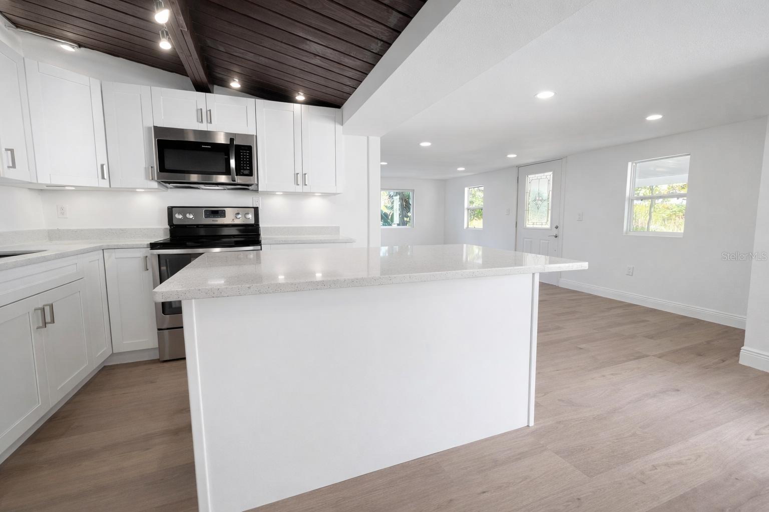 Image 2 of 12 For 6580 10th Avenue Terrace S