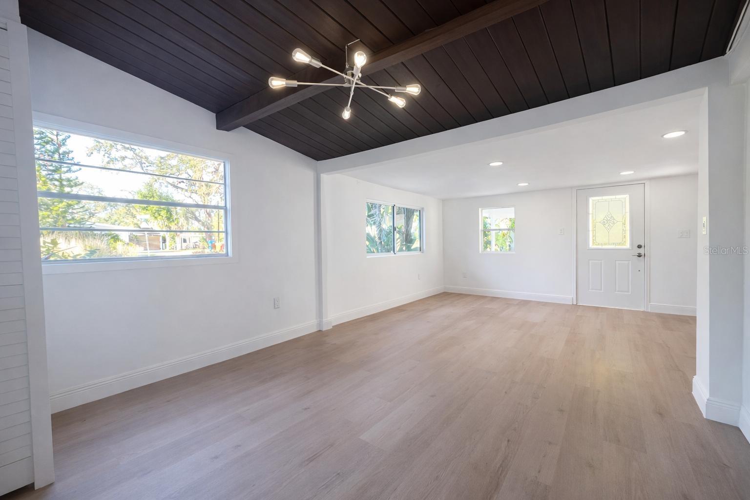 Image 6 of 12 For 6580 10th Avenue Terrace S