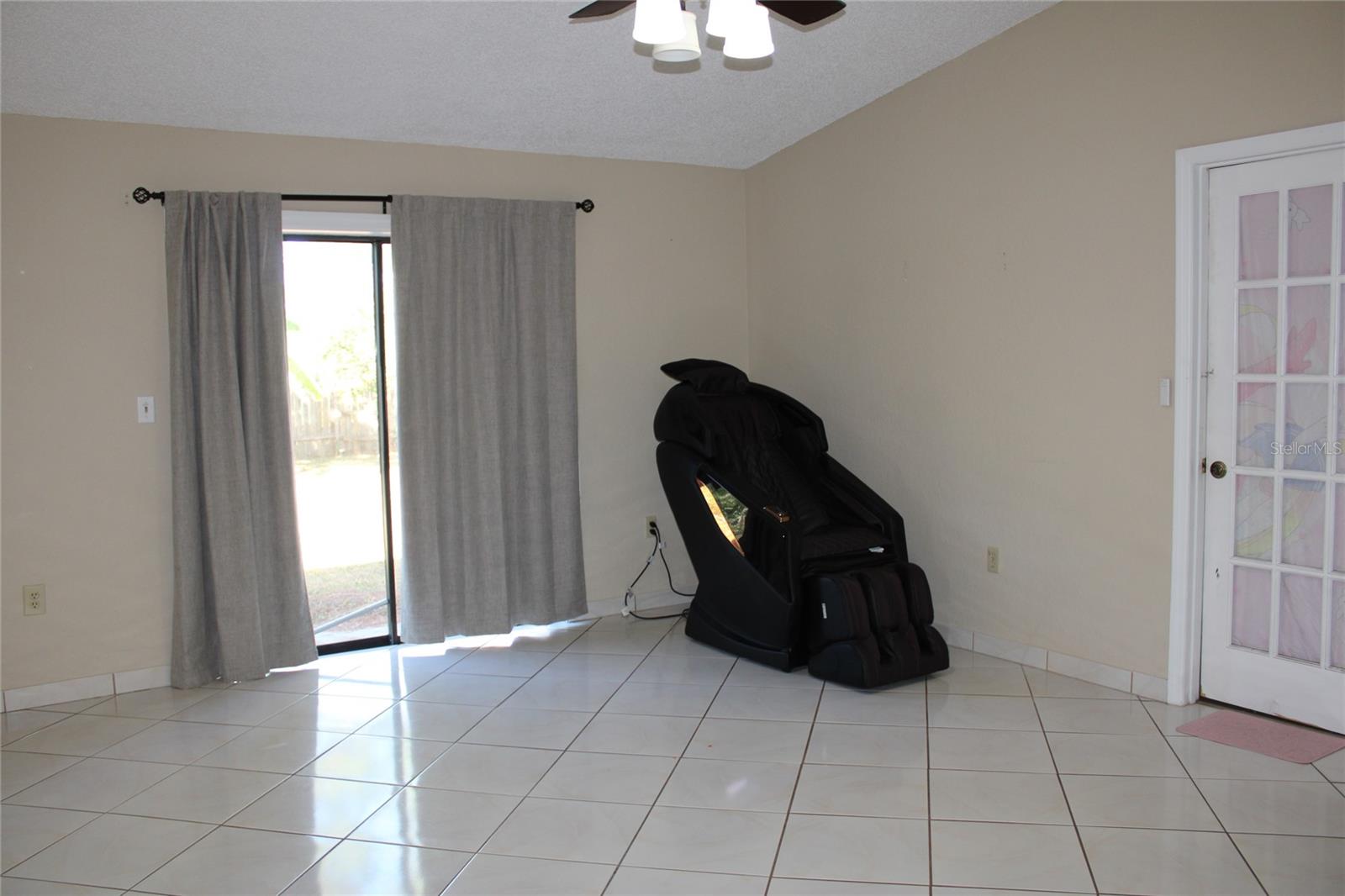 Image 3 of 12 For 6121 56th Avenue N