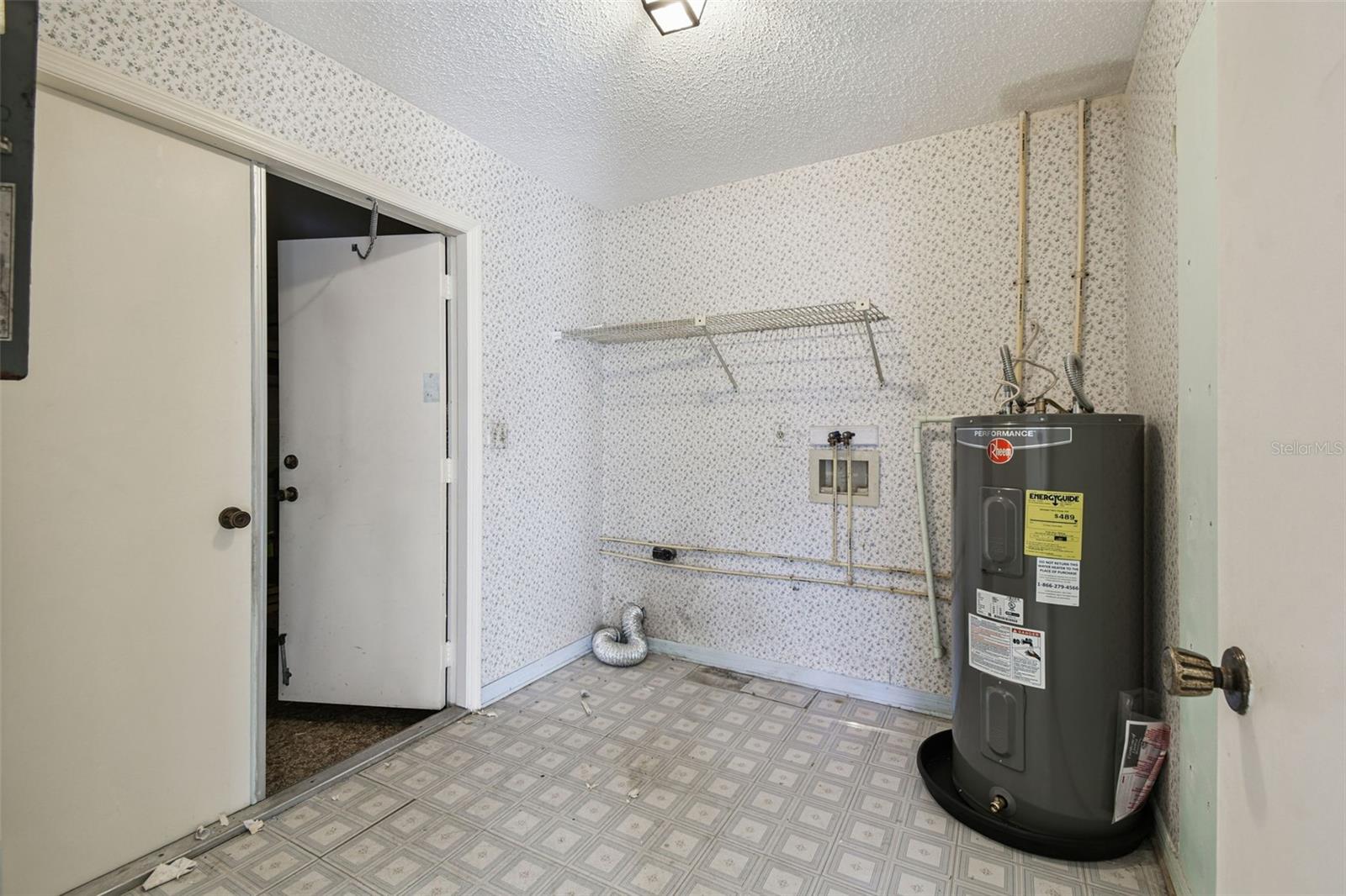 Image 19 of 27 For 1915 Del Webb Boulevard