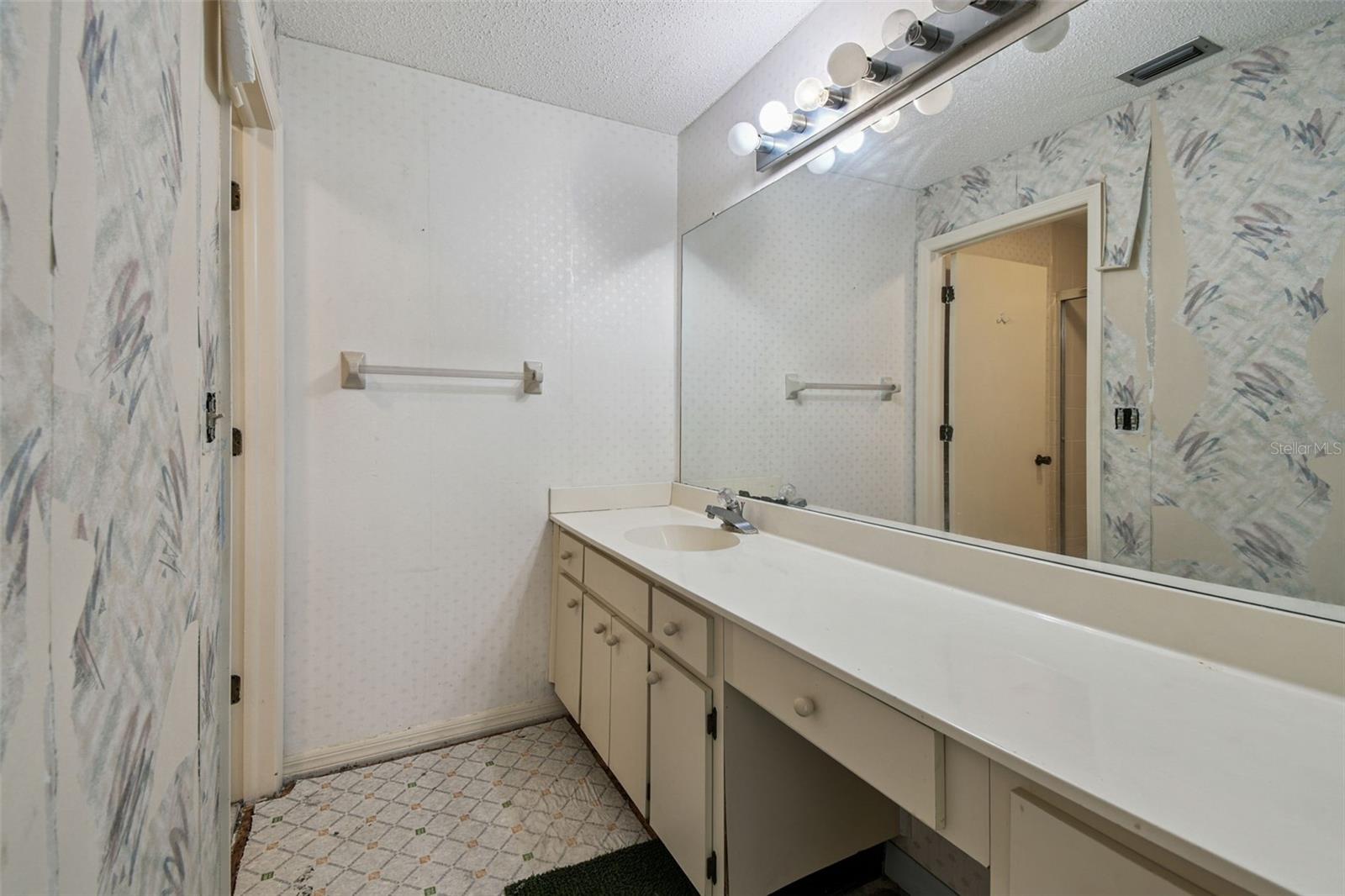 Image 21 of 27 For 1915 Del Webb Boulevard