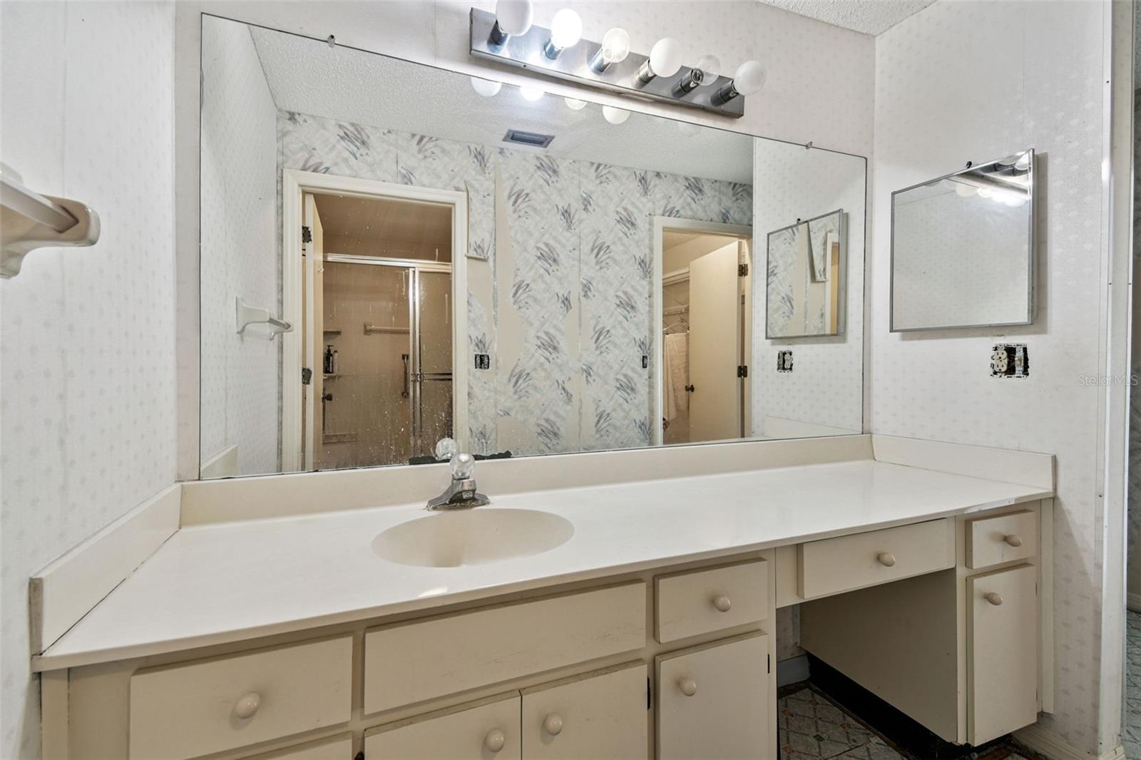 Image 23 of 27 For 1915 Del Webb Boulevard