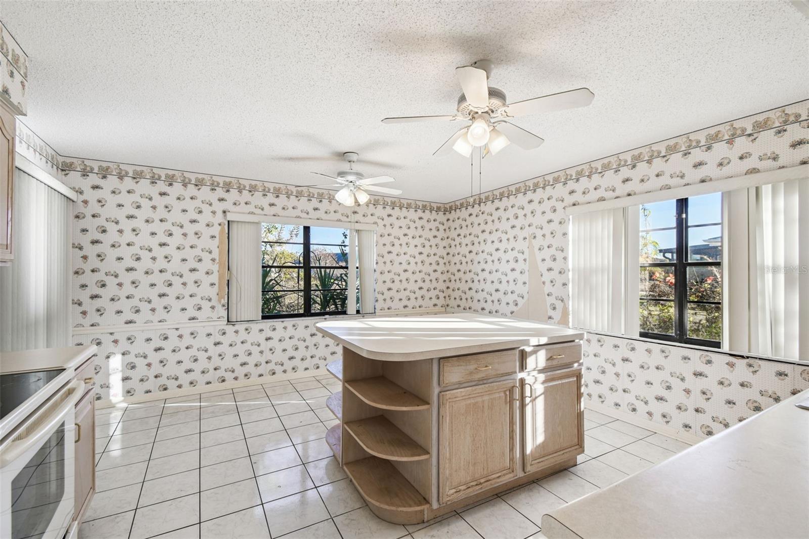 Image 7 of 27 For 1915 Del Webb Boulevard