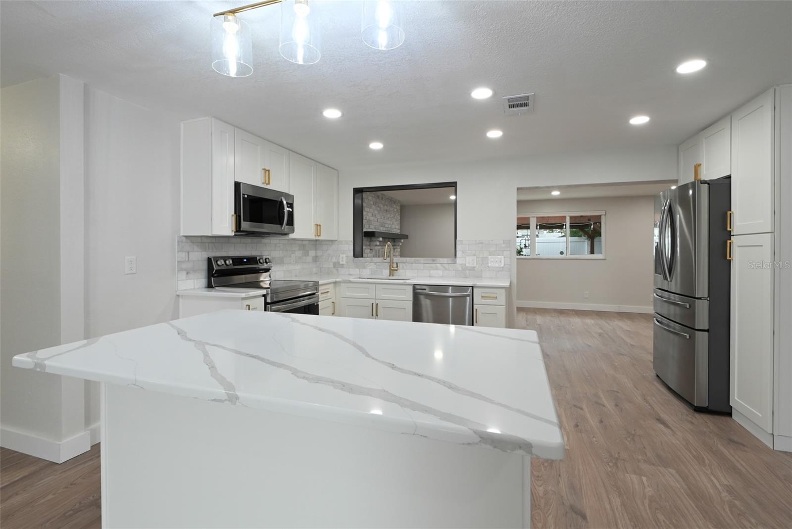 Image 12 of 41 For 11987 106th Avenue